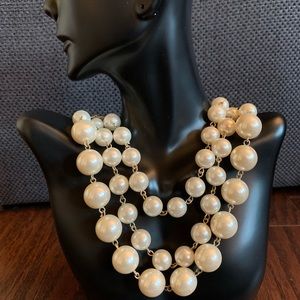 Faux Layered Pearls Necklace